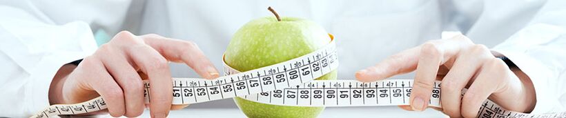 Girl uses silk tape to measure apple