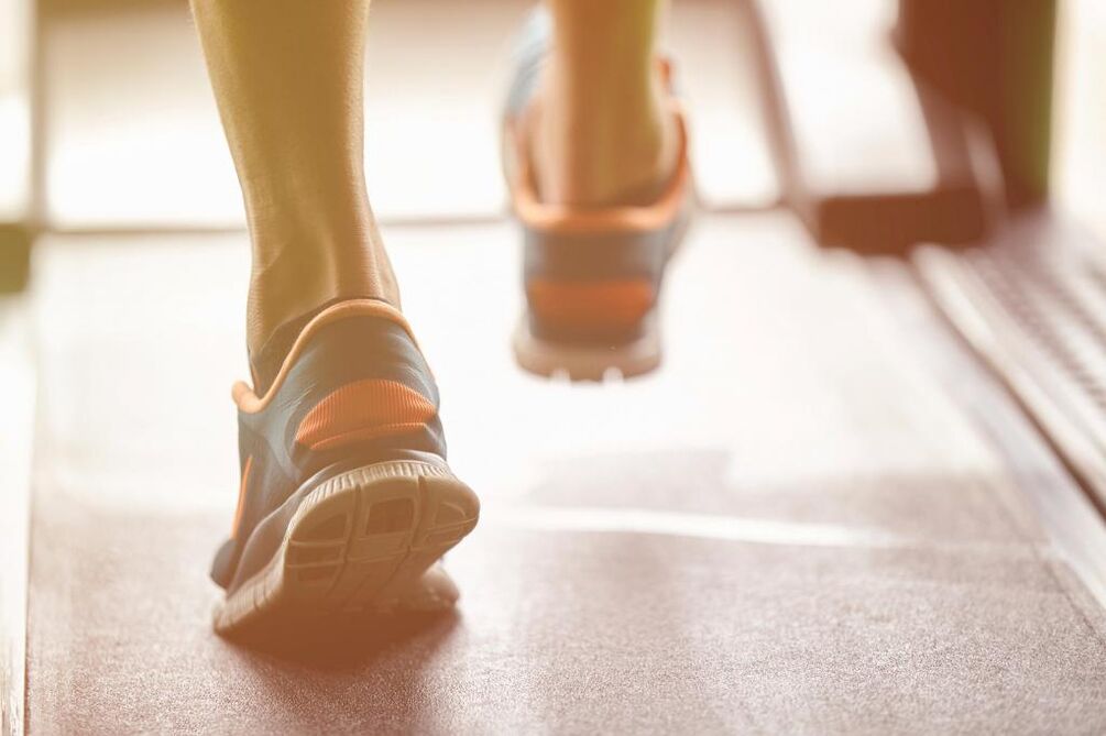 Walking on a treadmill to lose weight